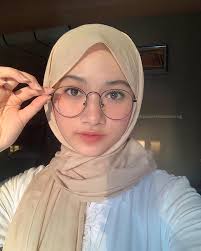 Zepeto berjilbab zepeto animasi desain karakter ilustrasi. 640 Ide Hijab Berkacamata Di 2021 Hijab Kacamata Jilbab Cantik