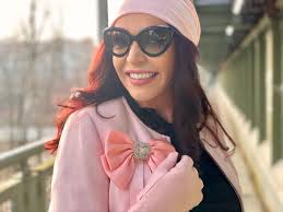 Black and pink winter look