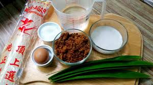 Jika dulu untuk memasak agar agar, kita menggunakan agar agar bertali tapi kini sudah lebih mudah dengan agar agar serbuk sahaja. Resepi Agar Agar Santan Gula Merah Rubiah Kadir