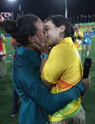 Check spelling or type a new query. Olimpiadi Di Rio 2016 Rugby A 7 Femminile La Proposta Di Matrimonio Della Compagna Arriva A Fine Partita Corriere It