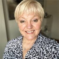 Marie Houston's Instagram, Twitter & Facebook