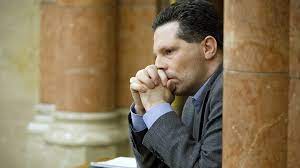 Az lmp volt vezetője szerint a fidesz. Schiffer Trump Egy Bohoc Orban Pokerjatekos 24 Hu