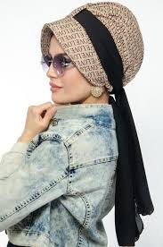 Aise Tesettur Siyah Desenli Sapkali Bone Moda Stilleri Moda Moda Dikis
