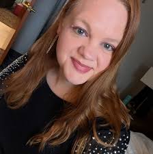 What are healthy salad options and dressing recommendations?