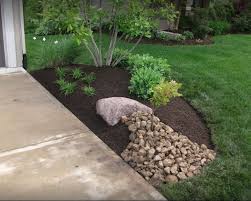 Rubber Mulch Rock Add Beauty To This Garden Landscaping Garden Rock Mulch Rubbermulch Diy Roost Mulch Landscaping Lawn And Landscape Diy Landscaping