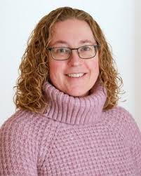 Sarah Muench's Instagram, Twitter & Facebook