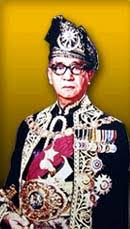 Ismail nasiruddin shah was a malaysian asian modern & contemporary artist who was born in 1907. Seri Paduka Baginda Yang Dipertuan Agong Ke Xiii Ditabal Dengan Penuh Istiadat The Thirteen Million Plus Ringgit Guy Rambles