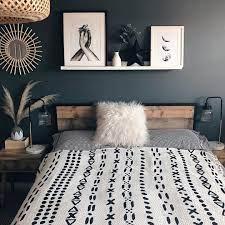 Renovate bilik tidur untuk kelihatan seperti bilik hotel amat mudah kerana anda tak perlu keluarkan wang yang banyak. Idea Utk Bilik Tidur Korang Cantik Kan Bilik Tidur Tak Semestinya Kena Cat Warna Cerah Color Gelap Pon Cantik Home Decor Bedroom Bedroom Interior Home Decor