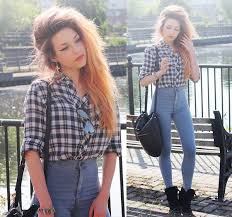 High Waisted Jeans And Plaid Shirt Kind Of An Amy Winehouse Thing Going On Here How To Wear High Waisted Jeans Fashion High Waisted Jeans Outfit