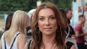 Magdolna rúzsa ˈmɒɡdolnɒ ˈruːʒɒ (serbokroatisch магдолна ружа/magdolna ruža; Az Elso Pocakos Foto Ruzsa Magdirol Nlc Hu