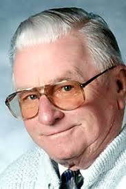 Dee Macklin's Instagram, Twitter & Facebook