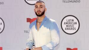 Tus manos ya me daban frío, no tenía cómo calentarme. Manuel Turizo Revela Que Lo Inspiro Para Mala Costumbre En La Alfombra De Los Latin Amas 2021