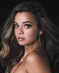 Danielle Mcnew's Instagram, Twitter & Facebook