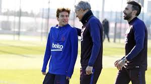 Barcelona Momento Riqui Puig As Com 10 shirt, possesses the speed, touch and vision of many players who have. el bar e7a en plena crisis de juego y se hace viral esta maravilla de riqui puig siendo iniesta