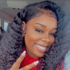 Good Morning 🌹🌹🌹 … New HEAT out now !!!! Start your day with #TOXIC  💨💨💨 #LinkInBio Mua: @kimoramulan Hair: @laydbylay19