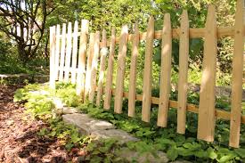 Beeteinfassungen Und Niedere Zaune Aus Kastanienholz Individuell Herstellbar Ohne Nagel Und Schrauben Handarbeit Kastanienzaun Kastanien Haus Und Garten
