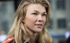 We would like to show you a description here but the site won't allow us. Oranje Handbalheldin Tess Wester Zegt Ja Tegen Voetballer Linda Nl