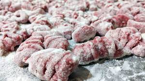 Hoy te traemos esta receta de ñoquis de remolacha para que pruebes algo diferente! Dale Color Noquis De Remolacha La Diaria Uruguay