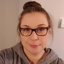 Amber Dickson's Instagram, Twitter & Facebook