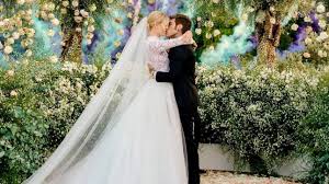 Η chiara ferragni συγκέντρωσε 3 εκατ. Stefano Gkampana Orgh Fashionista Enantion Toy Gia To Fthniariko Dior Nyfiko Ths Kiara Ferani Cnn Gr
