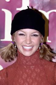 23 Early 00s Makeup Trends You Forgot You Were Obsessed With 2000s Fashion Trends 2000s Hairstyles Early 2000s Fashion