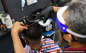 Kedai gunting rambut mohamad idris. Kedai Sunyi Tukang Gunting Rambut Rugi Lebih 50 Ketika Pkpb Free Malaysia Today Fmt