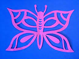 15 bis 30 minuten einplanen (je mehr löcher, um so länger dauert die bastelarbeit). Scherenschnitt Schmetterling Basteln Basteln Gestalten