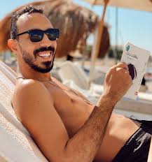 الدنيا مراحل وكل مرحلة ليها تفاصيلها وحلاوتها و برضه بنعدي بلحظات صعبة بس  نستمتع بكل خطوة فيها ، الدنيا بسيطة لو خدناها ببساطه .. كل مرحلة بتعلمنا  حاجة وبتمهدنا للي بعدها ،