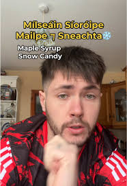 Milseáin Sioróipe Mailpe éinne? 😋❄️ #gaeilge #sneachta #maplesyrup #snow  #gaeilgetiktok #gaeltacht #maplesyrupcandy #snowedin #fyp