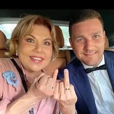 Потом сожительствовала с предпринимателем михаилом 13 лет. Kxrwgxn19egrvm