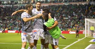 Guillermo enio burdisso (born 26 september 1988) is an argentine football defender who plays for club atlético lanús. Tres Anos Despues Guillermo Burdisso Se Va De Leon Sopitas Com