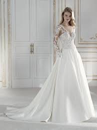 Maybe you would like to learn more about one of these? Marchenhaftes Brautkleid Im Prinzessin Stil In Zweiteiler Optik Der Impostante Satinrock Mit Viel Volumen Und Eingrifftaschen Versc Braut Brautkleid Brautmode