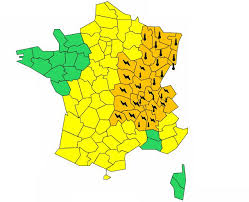Sur les régions bordant la manche et l'atlantique, le ciel sera chargé le matin avec déjà. Canicule 20 Departements En Vigilance Orange L Alerte Rouge Levee Le Huffpost