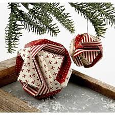 A Japanese Christmas Bauble Creative Ideas Origami Christmas Ornament Christmas Origami Japanese Christmas