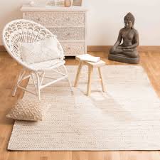 Le tapis en jute rectangulaire trouve une place de choix dans un salon moderne. Tapis Tapis De Salon En Coton Tresse Ou En Lin Maisons Du Monde