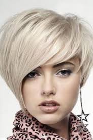 Bob frizura na nogi (24 fotografij): značilnosti kratke bob pričeske, s  podaljšanjem in šiška, pogled od zadaj na frizuro