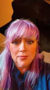 Beth Lockard's Instagram, Twitter & Facebook