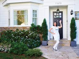 Stephanie courtney used to be born on february 8, 1970, in stony point, new york. The Potential And Peril Of Giving A Brand A Human Face The New York Times