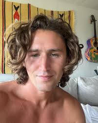 Another sunday selfie… life can change for the better in an instant. Keep  the faith, you never know when the light will shine through.