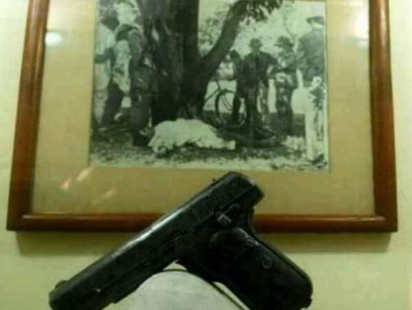आज ही 1931 में शहीद हुये थे चंद्रशेखर आजाद, पढ़िये कैसे अकेले भिड़े थे अंग्रेजों से | chandrashekhar azad was martyred in 1931 in Allahabad - Hindi Oneindia