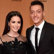 Senna gammour machte urlaub in dubai. Senna Gammour Disst Mandy Capristo Ihre Misslungene Solokarriere Bigfm