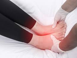 Easy Home Remedies For Swollen Feet Times Of India Finding out the reason behind the swelling is more important as it can be caused due to numerous reasons, which includes.