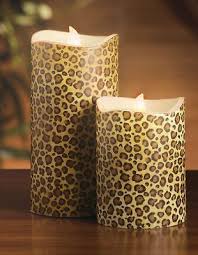 Leopard spots canvas wall art print, leopard home decor. Her Yerde Kullanabileceginiz 19 Mum Ve Dizim Secenegi Leopard Print Decor Printed Candles Animal Print Decor