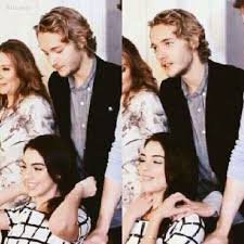 Toby regbo fala sobre os regboners, adelaide sobre os cupkanes e tobelaide fala sobre sexo de mentira! Omg Yess Adelaide Kane And Toby Regbo From Reign Reign Cast Reign Catherine Reign Tv Show