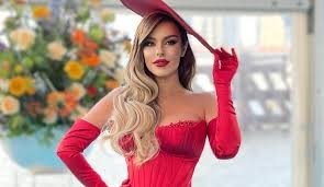 Felly zen aka xena dherby adalah perempuan yang lahir di jakarta pada tahun 1999 silam. Anxhela Peristeri Anxhela Peristeri On Twitter Hello Balmain Inlove Join Facebook To Connect With Anxhela Peristeri And Others You May Know Elisabetsborg