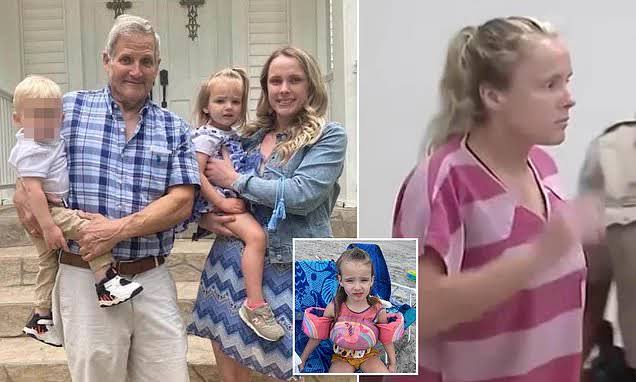 Daily Mail on X: "Mom of Saylor Hayes seen desperately searching for  daughter before she was found ᴅᴇᴀᴅ in lake as parents appear in court for  first time after arrest https://t.co/rftyA5Y8n9" /