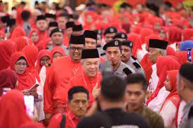 Keahlian akan diterima setelah mendapat persetujuan anggota majlis tertinggi dan membayar yuran keahlian. United Malays National Organization Umno