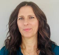 Amy Macklin's Instagram, Twitter & Facebook