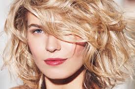 Crépus, épais ou très fins, il y a forcement une coupe de cheveux mi voici des modèles de coupe de cheveux milongues 2016. Coupe Tendance Femme Le Naturel A L Honneur En 2016