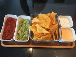 Kase Und Sourcream Dip Fur Nachos Rezept Rezepte Guacamole Rezept Guacamole